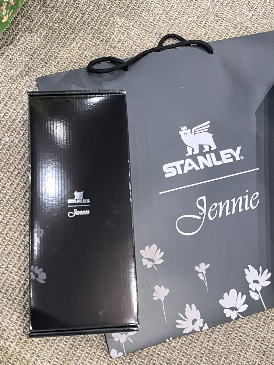riangstore's tweet photo. WTS // WANT TO SALE

PR Box / PR Package Jennie X Stanley 
Price : Offer by DM
Ready slim bottle 850k siap kirim 
Tags : Jennie Ruby Stanley 1913 #JenniexStanley https://t.co/0koJWuFrlm