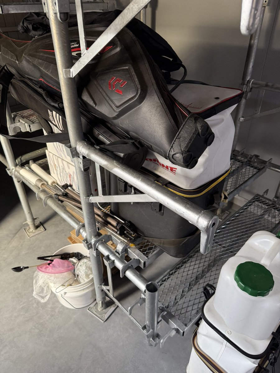 openjunbi's tweet photo. 我が家の稼働式物置きバモス 
釣り道具おろして
初めて車としての用途に✨ https://t.co/TGBwW6zJhg