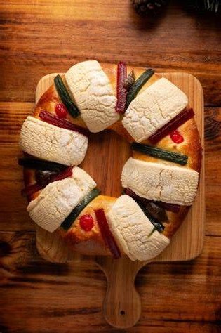 ccsaficas_mx's tweet photo. THIS                      Or                THAT
rosca                                         pan de muerto https://t.co/1IEZ9plvyY