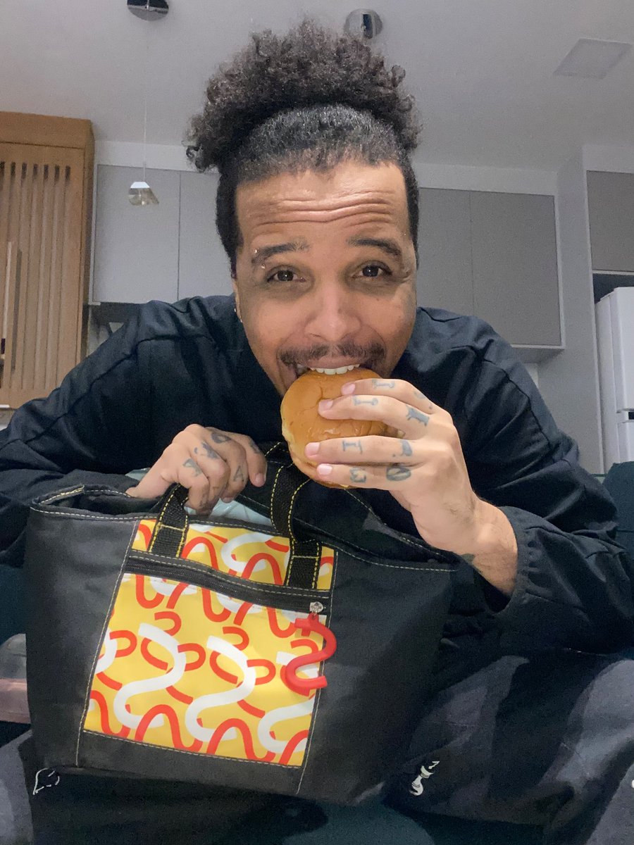 buerolol's tweet image. A @Sadia veio fortalecer minha jantinha e meu setup daquele jeito que só eles conseguem

Esse hot pocket com certeza é nota S+ #SeuGamePedeSadia