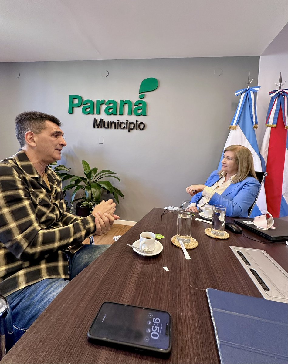 elChuzoGonzalez's tweet photo. ✨Una charla IMPERDIBLE✨
Con la intendenta de la capital entrerriana, @rosarioromeroOK .

Hablamos de gestión, de su vida en la política entrerriana y de los desafíos que vienen.
👉 Muy pronto en @via_parana @via_concordia | Vía País y todas nuestras plataformas digitales. https://t.co/eCQ4NG52dN
