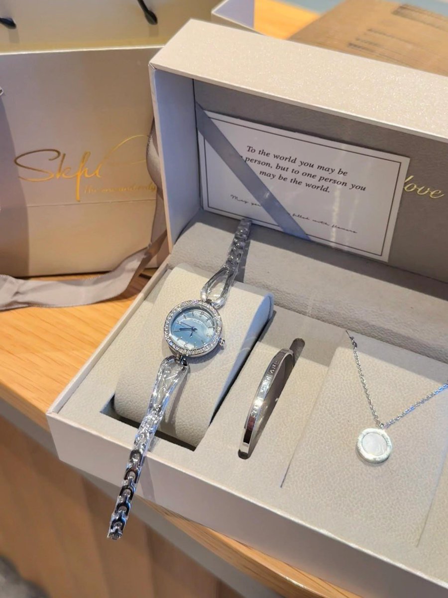 AbssCod's tweet photo. Elevate your style with our exquisite collection.⌚️💍 https://t.co/d9HVwoc4VI
