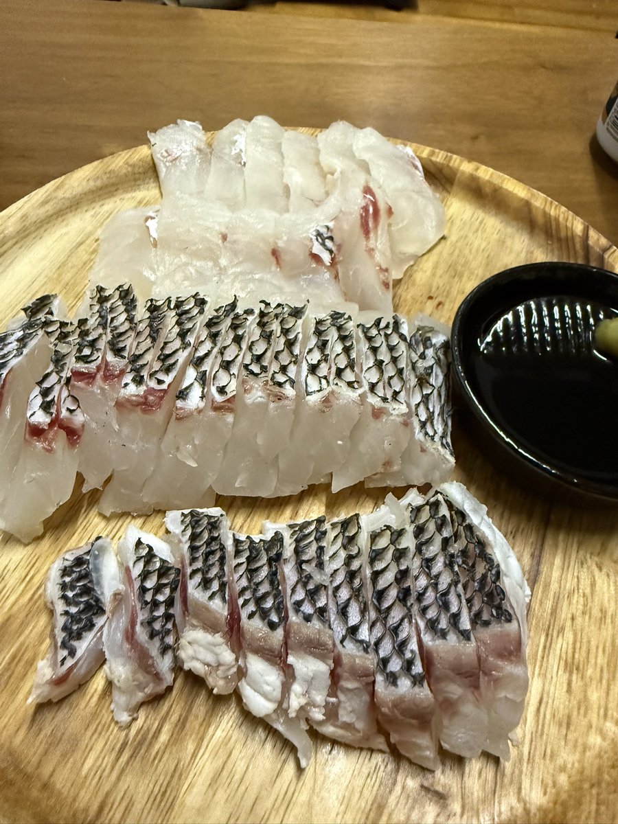 FutaC_3515's tweet photo. 先日釣ったタマン、2kg超えでダービー入賞するかな？と思ってたら
1.98kgでした（笑）
あと0.2kg足りませんでした😇
美味しくいただきました！
#沖縄　#沖縄釣り　#打ち込み釣り　#タマン　#ハマフエフキ #タマンダービー https://t.co/xo88ajQOWb