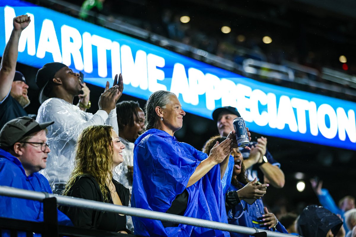 ODUSports's tweet photo. Our fans definitely know how to make the best of every situation☔️

#ODUSports | #ReignOn | #Monarchs https://t.co/9VMdKlXEVx