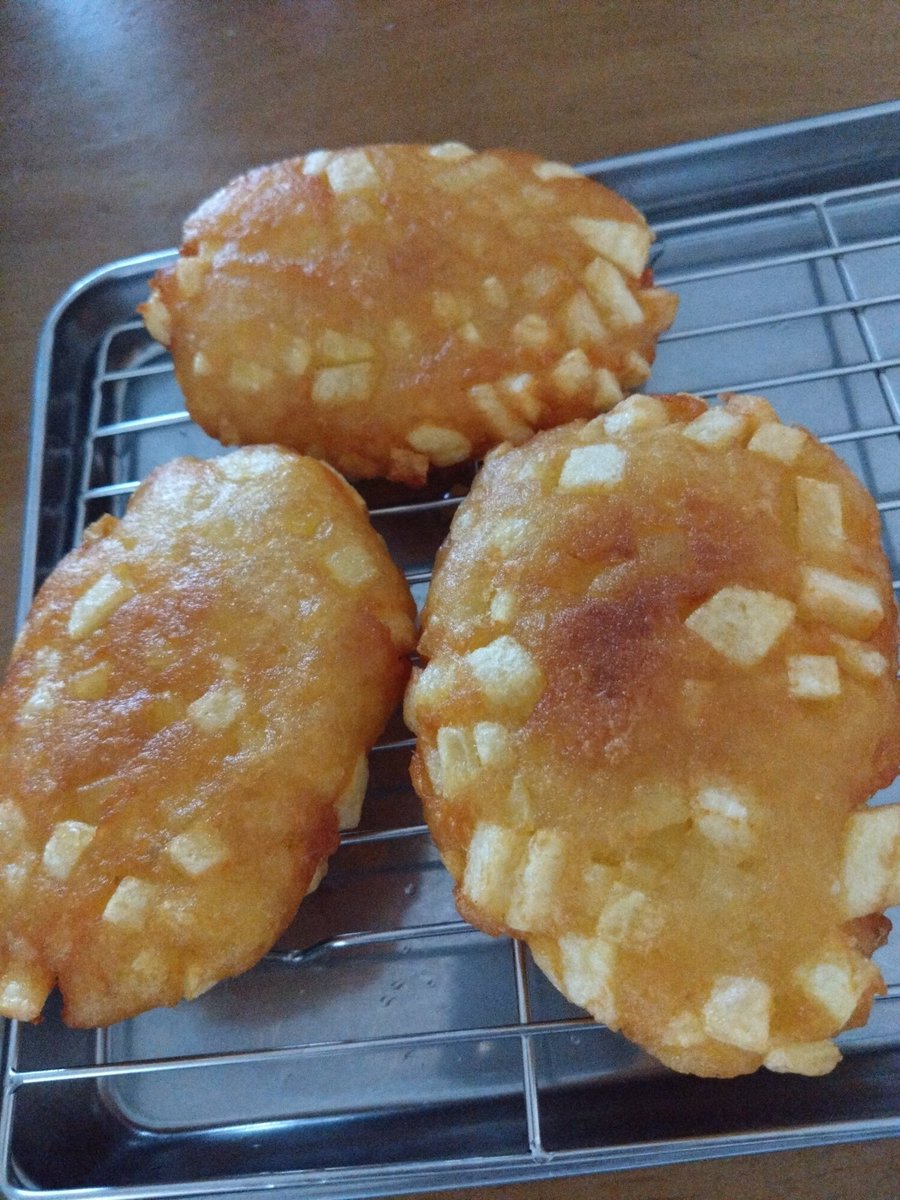 Sunmama15's tweet photo. 今日の朝ごはん

■ハッシュドポテト
昨日寝る前に「ハッシュドポテト食べたいなー」と話。朝起きたら、ポッテリかわいい手作りハッシュドポテトが😆夫よありがとう！朝マックを期待してた事はナイショ🤭
今日も美味しくいただきます！
#朝ごはん　#おうちごはん　#料理記録　#オットメシ https://t.co/Qzx40lVKxg