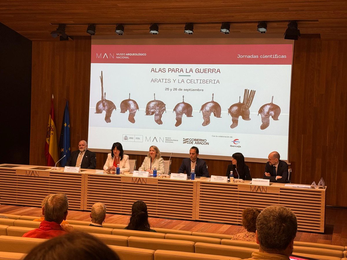😁He clausurado con a directora del #MuseoArqueológicoNacional, las Jornadas científicas en torno a la #Celtiberia ' Alas para la guerra,#Aratis y la Celtiberia. Los mejores especialistas y Arqueólogos de la Península han debatido sobre esta ciudad  Aratis en #ArandadeMoncayo