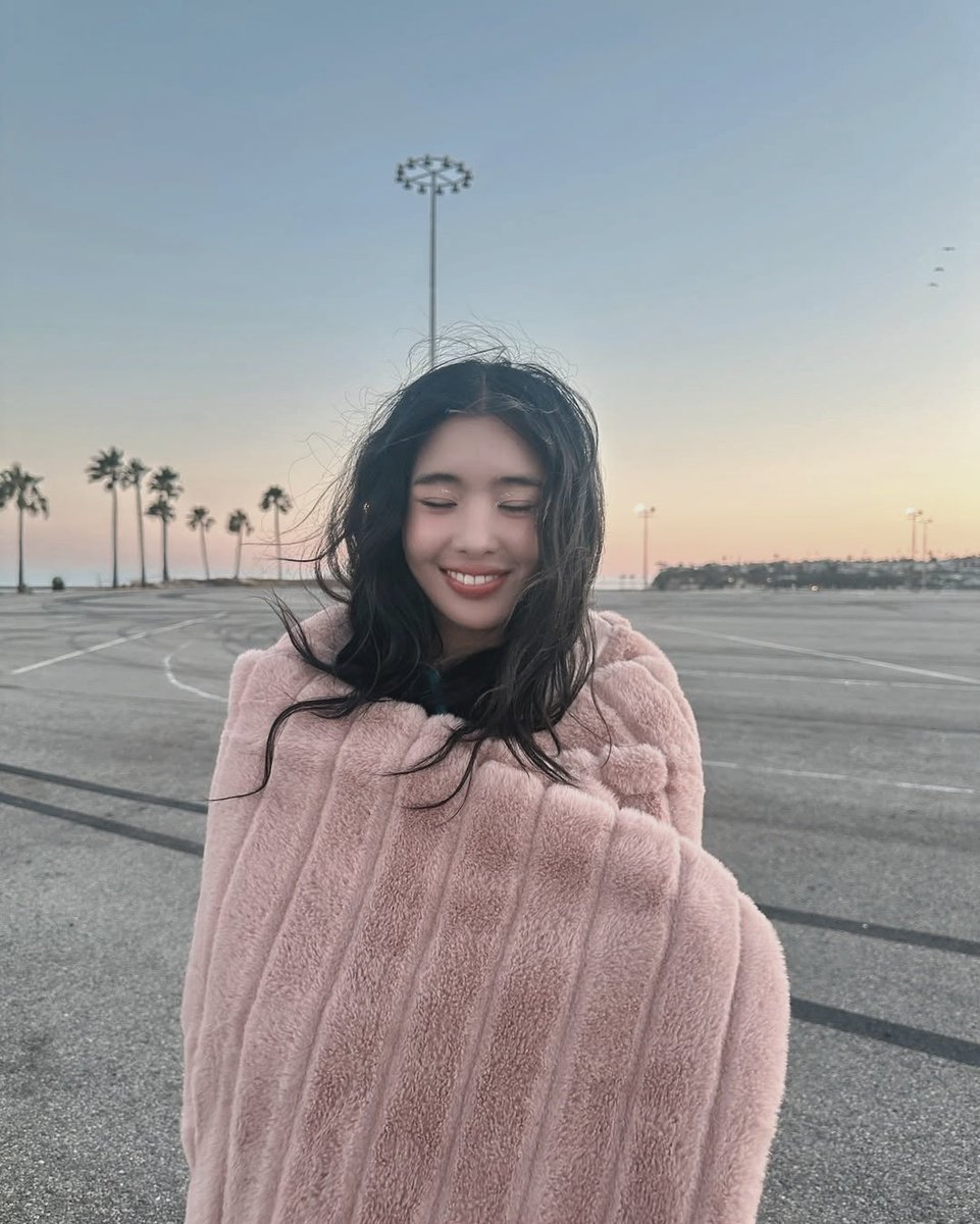 ᅠ
Under  the  fading sunset,  Yoonchae
and   I   wrapped   ourselves   in   pink
warmth യ , standing still as the  sky
turned into a watercolor of gold and
lavender,  the  breeze  tugged  at our
hair. ☁︎·₊°
ᅠ