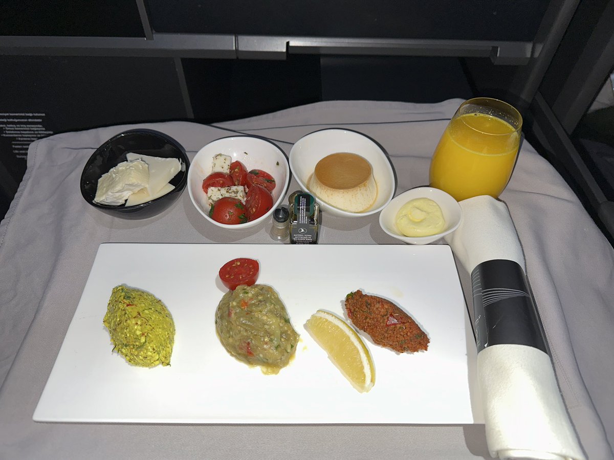 bellendmusk's tweet image. Спасибо #TurkishAirlines от меня за очень вкусный ужин на борту Boeing 787-9, летящего сейчас из Дубая в Стамбул
#BusinessClass