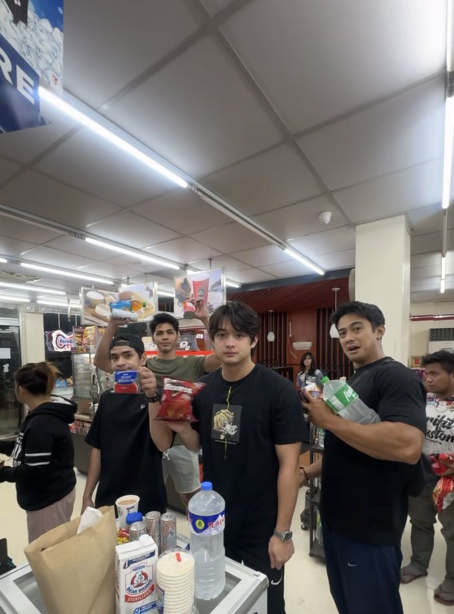 may poging bata na nakipag agawan sa doritos 🤣

#LanceBrey
