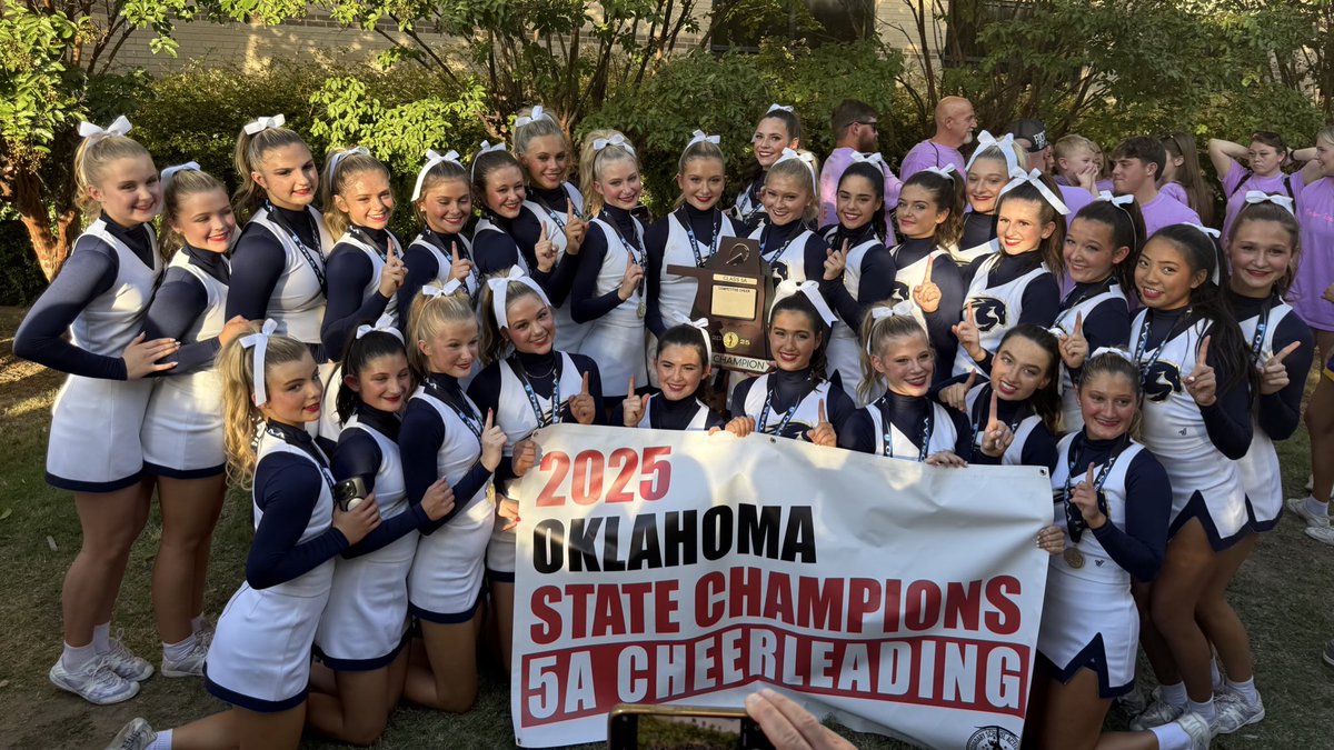 HHokcSports's tweet photo. #ChargerPride for your 2025 OSSAA Class 5A State Champions, the Heritage Hall Chargers! #hhokc #onward #tookstate #okpreps https://t.co/PDH4v4oAJu