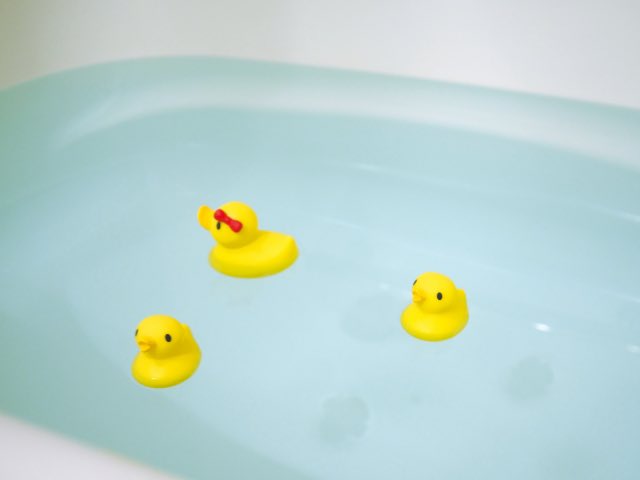 nanto0310's tweet photo. 「お風呂の入り方」で体質改善

東洋医学では、体質を「冷え」「熱」「湿」などに分類します。
ぬるめのお湯にゆっくり浸かるのか、熱めのお湯でサッと温まるのか、体質に合わせてお風呂の入り方を変えることで美容効果がアップします。
#美容鍼
#小顔整体
#不妊治療
#骨盤調整
#水素吸引 https://t.co/fAZOjboudA