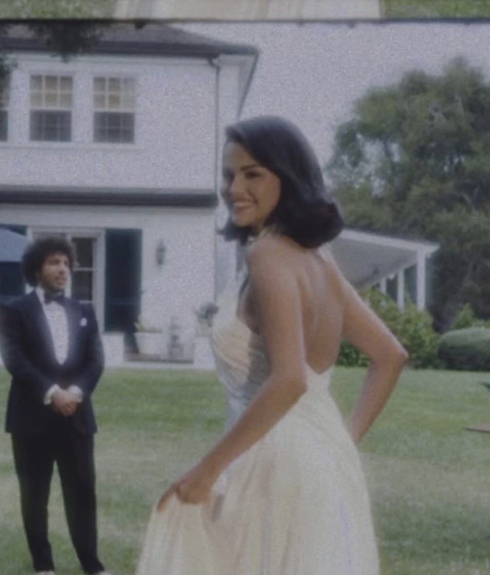 Miley Cyrus apparently attended Selena Gomez’s wedding 🤍