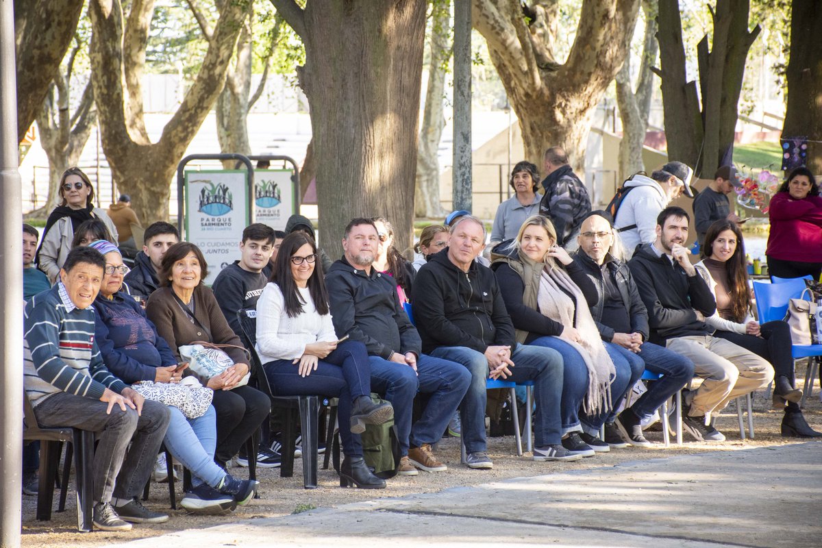 guillederivas's tweet image. 🌳✨ Hoy celebramos junto a las familias de la ciudad los 102 años del Parque Sarmiento, un verdadero pulmón verde y parte de nuestra identidad.
Un espacio recuperado, inclusivo y lleno de vida para seguir disfrutando entre todos ❤️.

#RíoCuarto #ParqueSarmiento