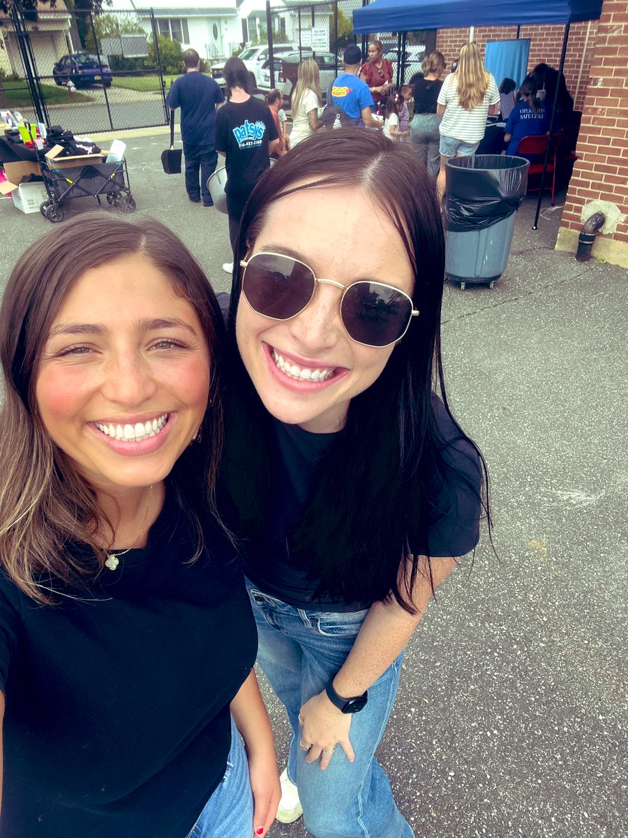 So much fun at the <a href="/MeadowDriveElem/">Meadow Drive School</a> welcome back event today! 🤍 
Thank you <a href="/MeadowDrPTA/">MeadowDrivePTA</a>