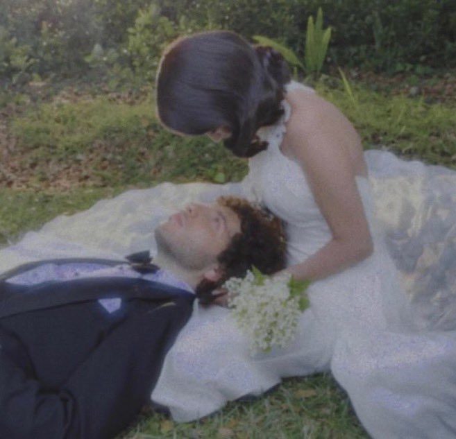 -Selena Gomez se casa.
*Automáticamente yo:

#SelenaGomezWedding