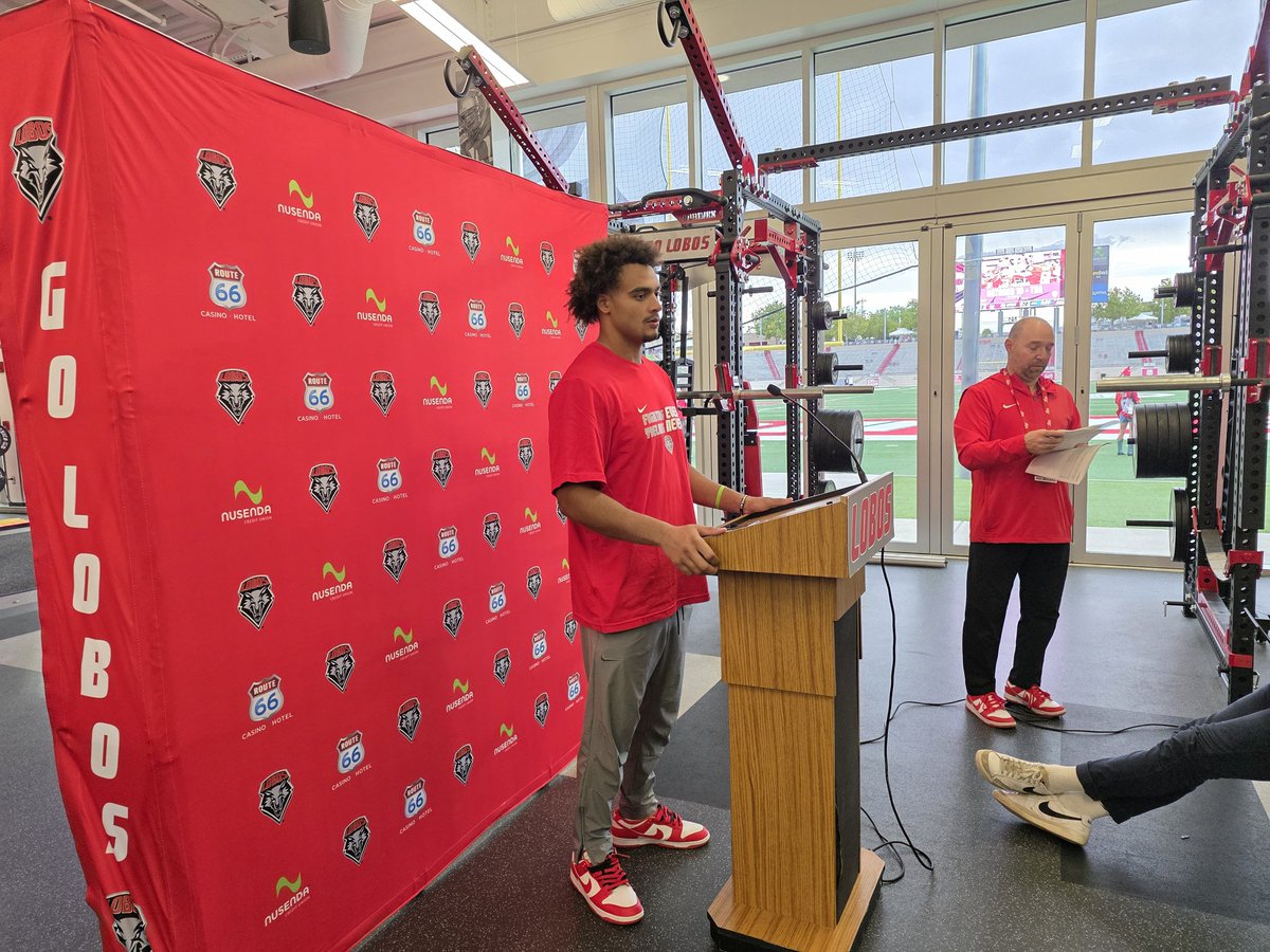 RyanTomari's tweet photo. Keychain James-Newby on the defense performance. UNM with a school record 10 sacks today. https://t.co/u1pZ89Refk