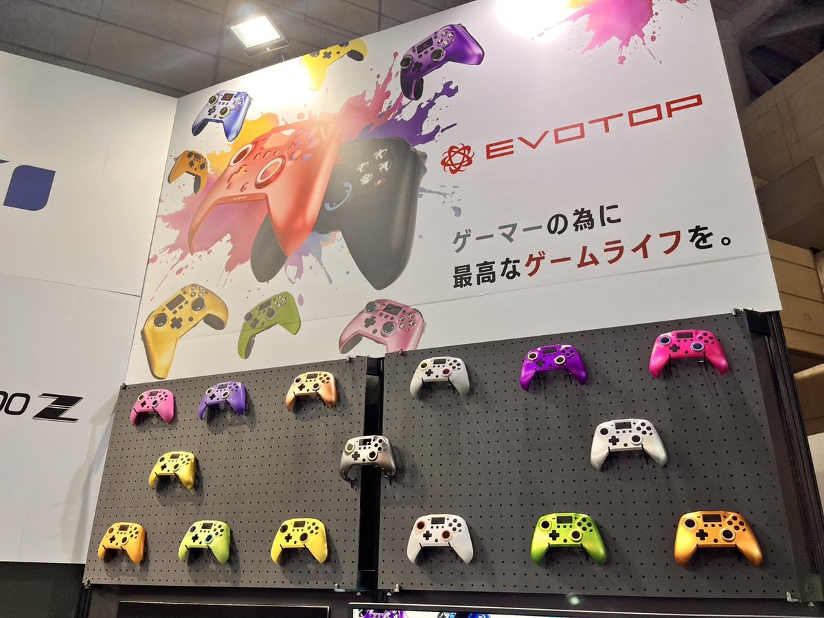 ZUIKIInc's tweet photo. #TGS2025
一般デイ2日目（最終日）が始まりました！
瑞起ブース(ホール8)では「#EVOTOP」シリーズ新型コントローラーのカラー投票を開催中！いろいろなカラーをご用意して、皆様のご来場をお待ちしております。メタリックブルーとパープルが人気です🎮
https://t.co/0JlNQA4T2d https://t.co/pliXQ6PQjj