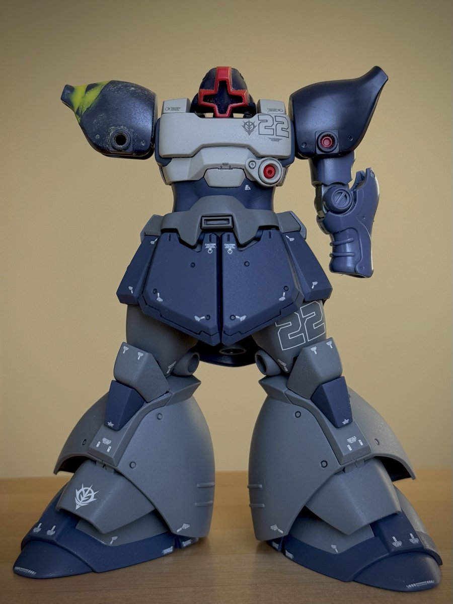 #リックドムツヴァイ
久々にリックドムⅡ作業😏
最大の懸念作業、肩らっきょうの形状変更
瞬間カラーパテ使いやすいですね😭