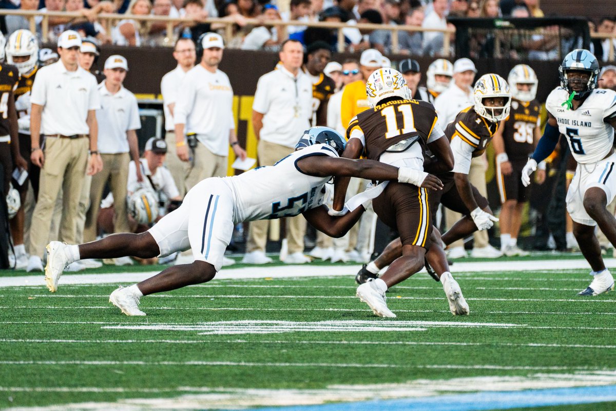 linebacker Moses Meus has a career-high 17 tackles in the first half 

#3MoreFeet