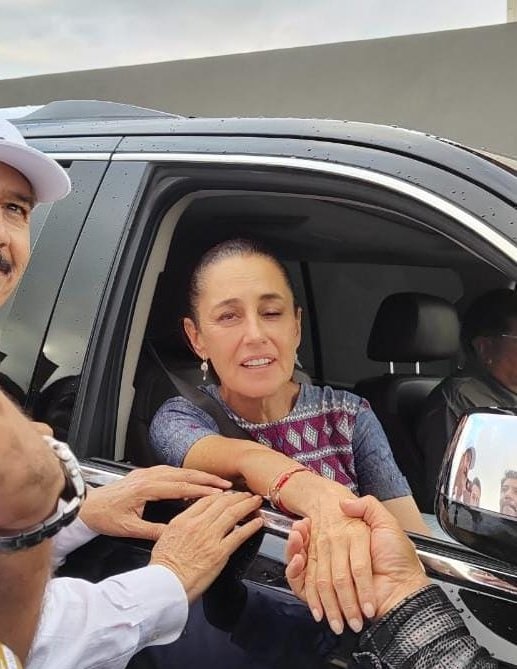 Cuando estás viendo la Tele y el celular al mismo tiempo!