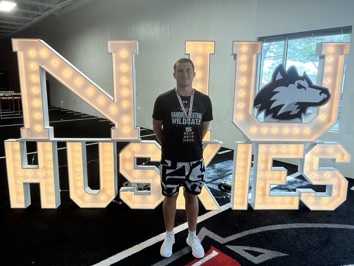 Thank you <a href="/KyleKeeton_/">Kyle Keeton</a> for having me out. Had a great time watching the game and touring the facilities! 
<a href="/NIU_Football/">NIU Football</a>