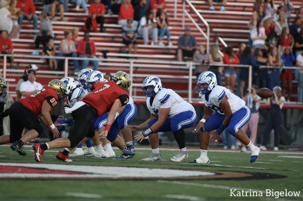 TysonWhiteJr72's tweet photo. Offensive Left Tackle, Tyson White Jr #72, 6’4” 240lbs Junior at Fairmont Senior High School in Fairmont, WV
#whogotmyback #offensivelineman #lefttackle #highschoolfootball #wvfootball #wvssac https://t.co/dxWjxFYRM8