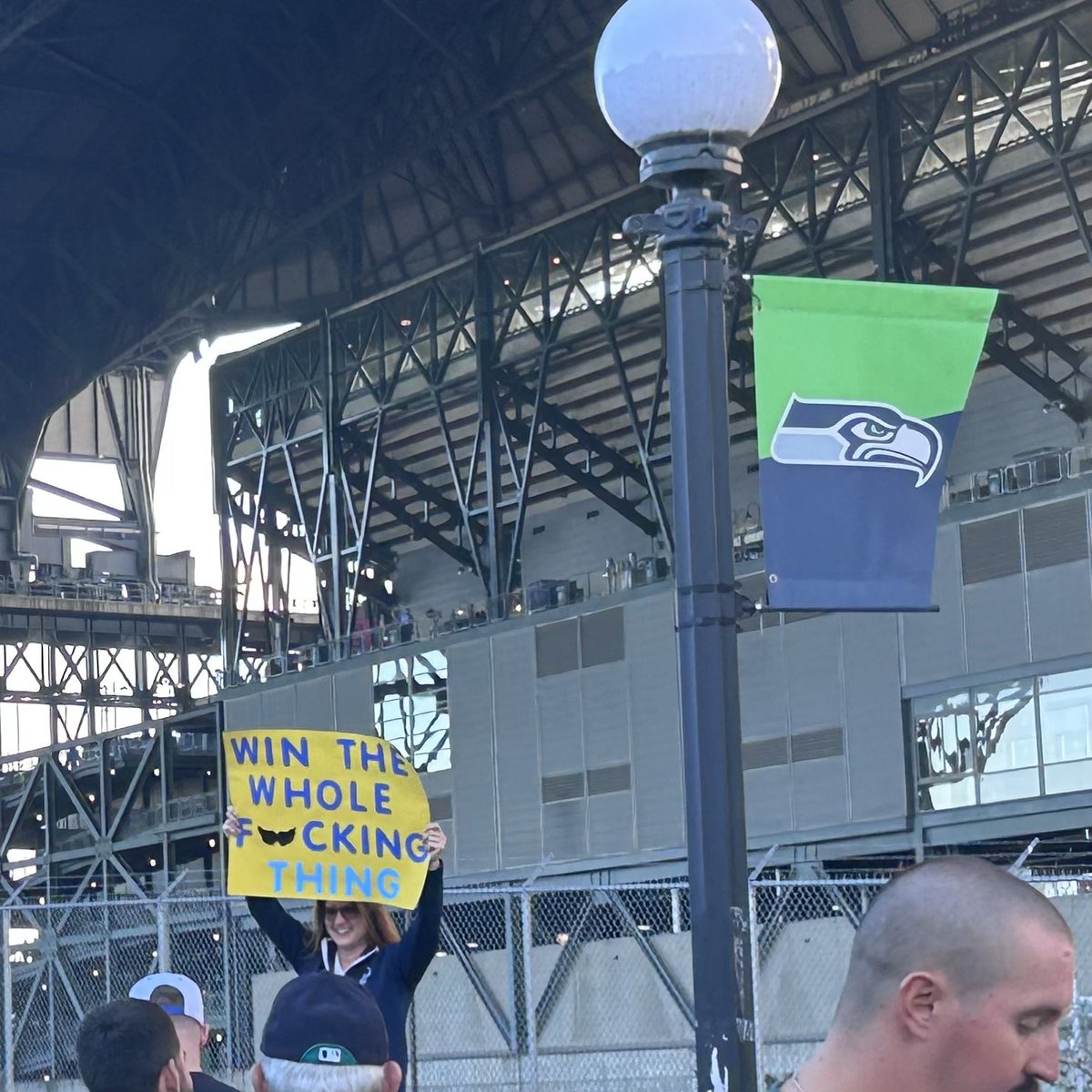 Seen outside T-Mobile Park

#TridentsUp