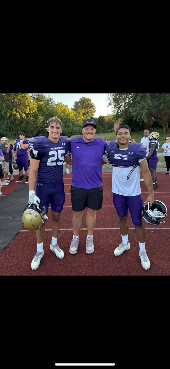 The worst thing about the high school football season is it’s so hard to find time to see your former athletes play. Thankfully I had a chance to watch two of the greatest Kahoks ever imo earn a win today. Love these guys!