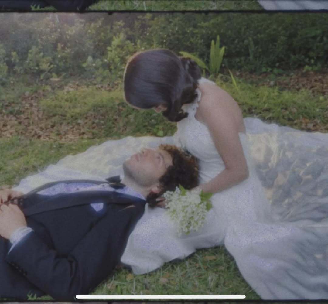 Our childhood is getting married 🥲❤️
Congratulations Selena and Benny