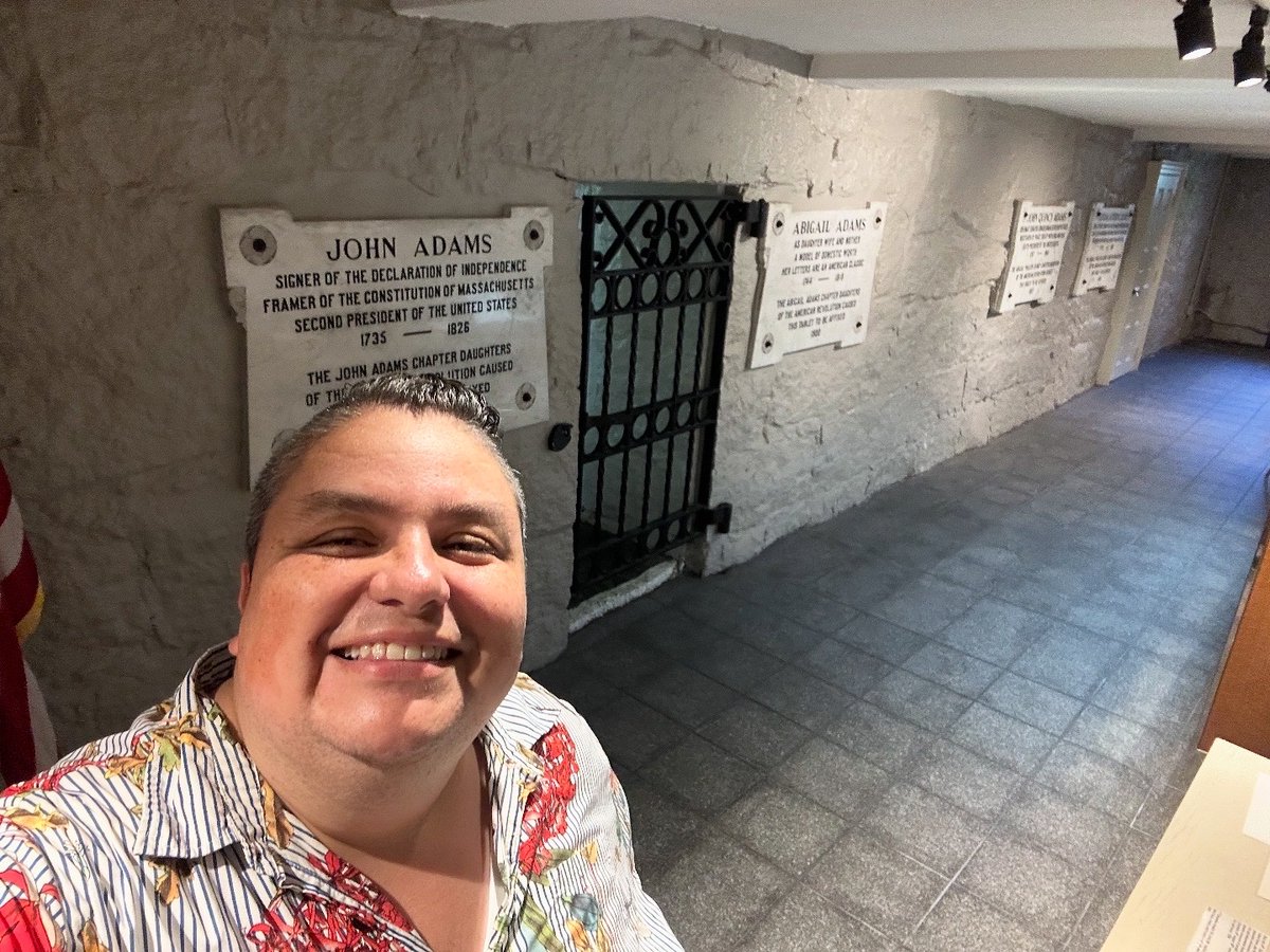 PresidentsVisit's tweet image. Outside the crypt, with the markers for the Adams Presidents and First Ladies 🪦🦅🇺🇸🏛️⛰️🏊🏼☀️⛱️ 

Check out “John Adams’ Tomb” for the crypt! visitingthepresidents.com/2022/03/08/sea…

#JohnAdams #JohnQuincyAdams #Quincy #president