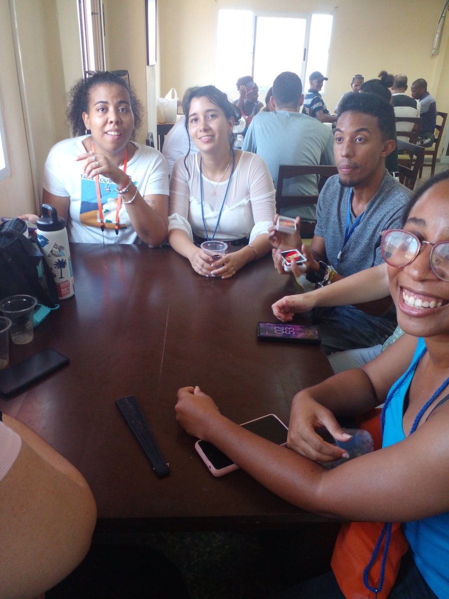 Siguiendo la tradición de nuestro pueblo,  con exquisita caldosa, cakes, bailes y dominó,  festejamos el Día de los CDR en la Empresa de Ingeniería y Proyectos del Petróleo. 
Directivos, trabajadores y  jóvenes recién incorporados,  compartimos en familia.