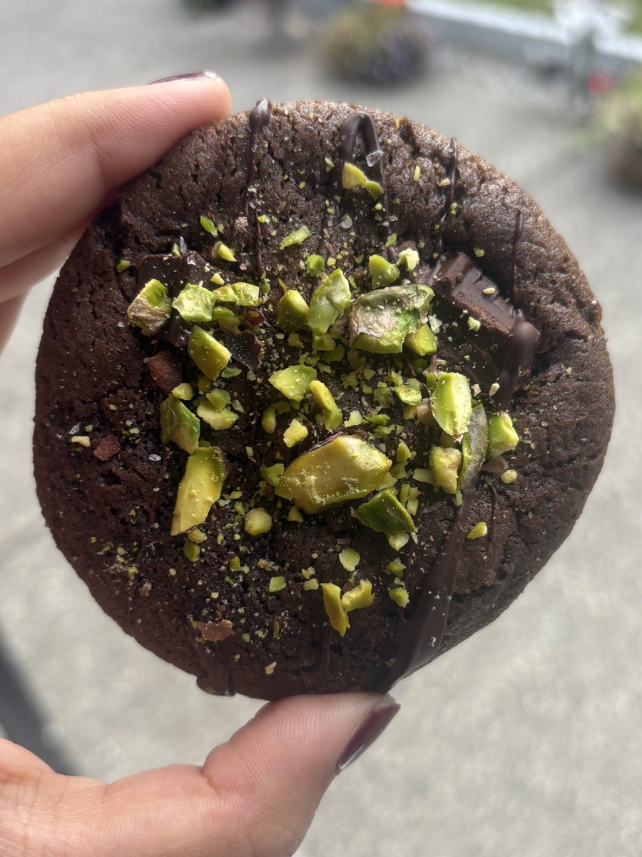 222d1lly's tweet photo. I made dubai chocolate cookies cuz I had a sad week https://t.co/bBMM5XKmrc