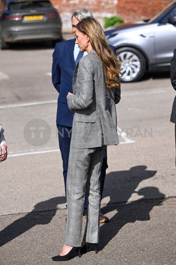 RobinLynnKing2's tweet image. #PrincessOfWales #Fashion #Suits Do you like this one