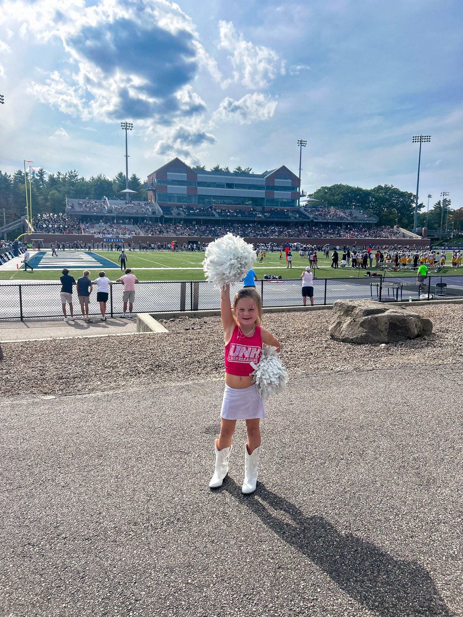 Bekjo7's tweet photo. What a day in Durham 🙌🏽💙 Thanks @unhcheer_ for an awesome youth clinic and big win for @UNH_Football #603 #ForTheFam https://t.co/8GR4IJqF1Z