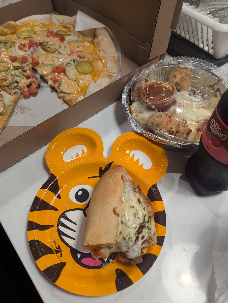 A succulent meal paired with fine China