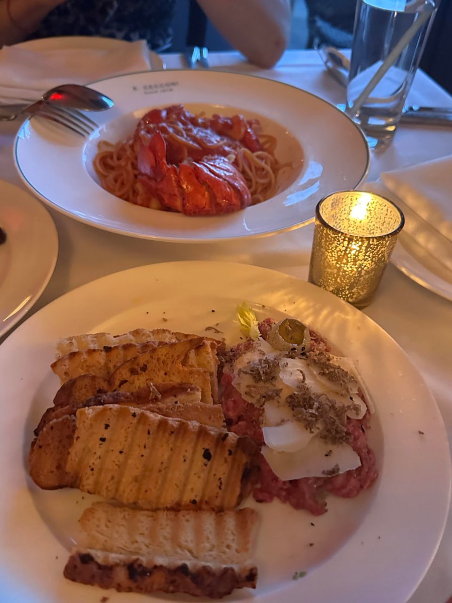 asd1232_'s tweet photo. Laughter is the main course, and friendship the dessert. Cheers to the perfect weekend! 🥂💫 #WeekendLuxury https://t.co/uLjVld4e3M