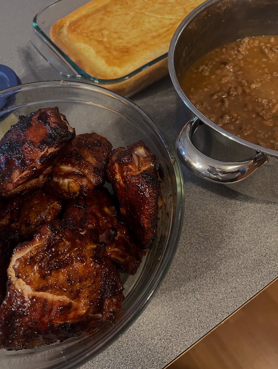 homechix's tweet image. Smoke ‘em if ya got ‘em! #recteq #yardbird w/ cornbread, beans and smiles…makes my heart happy just like 3 #Seahawks wins in 11 days!