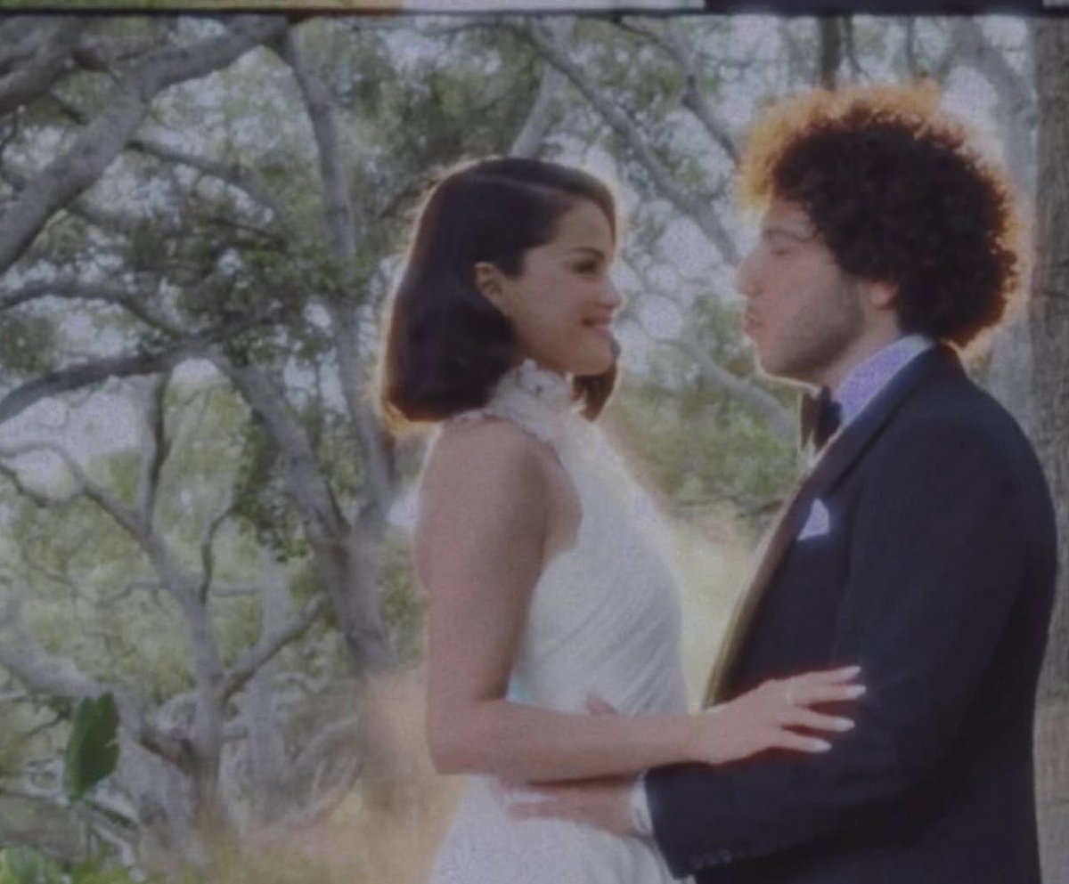 noskhabar_ae's tweet image. زواج سيلينا غوميز من بيني بلانكو 
#selenagomezwedding #selenagomez