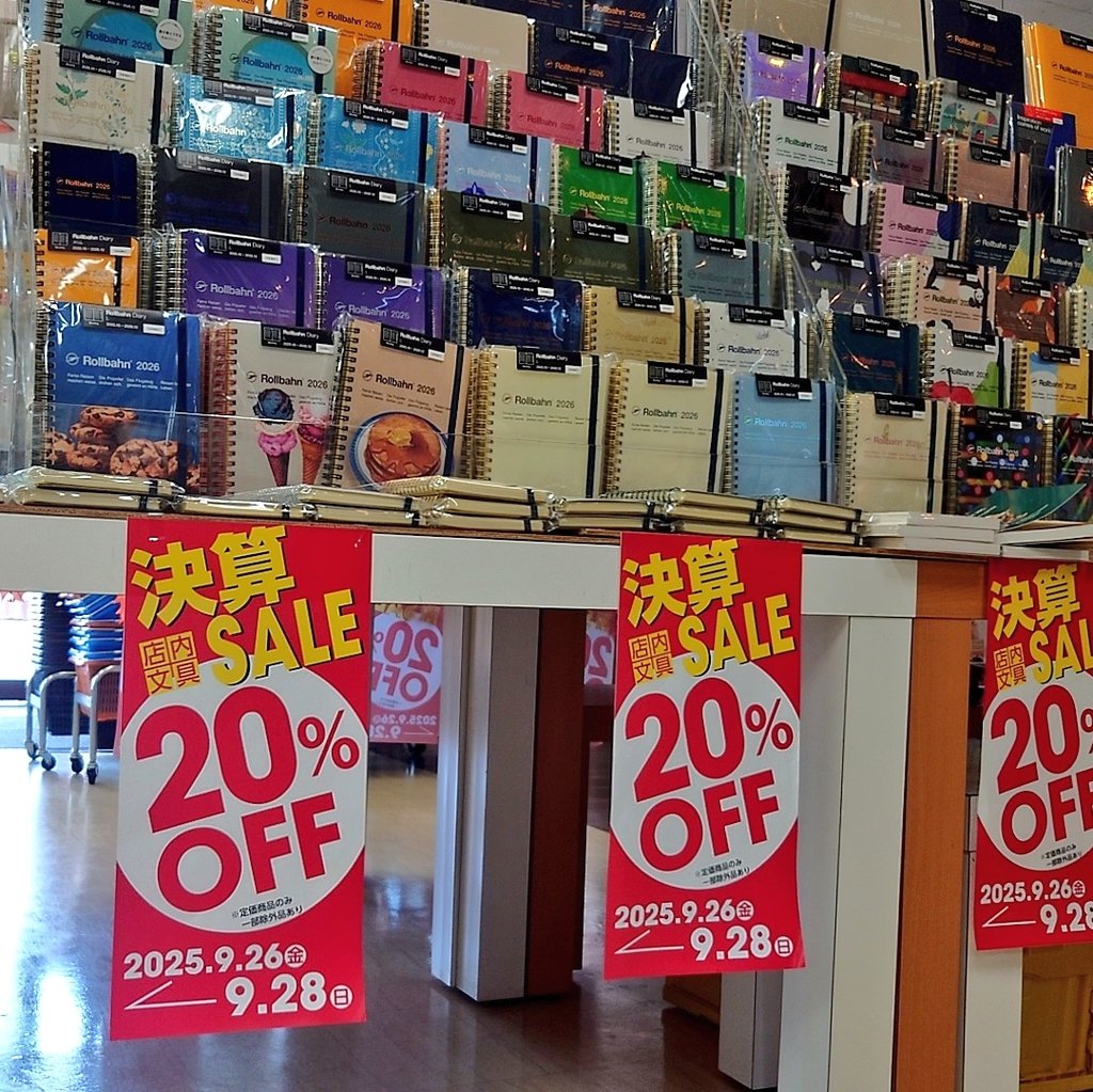 bungu_takizawa's tweet image. 【長岡店】
「店内商品ほぼ全品20%OFF」のセールは本日までです！！ショーケースの10万を超える筆記具や人気のロルバーンダイアリーなども対象品となります！現金払いであればポイントも最大5倍のチャンス！！！皆様お待ちしております！！
#文具館タキザワ 
#決算セール