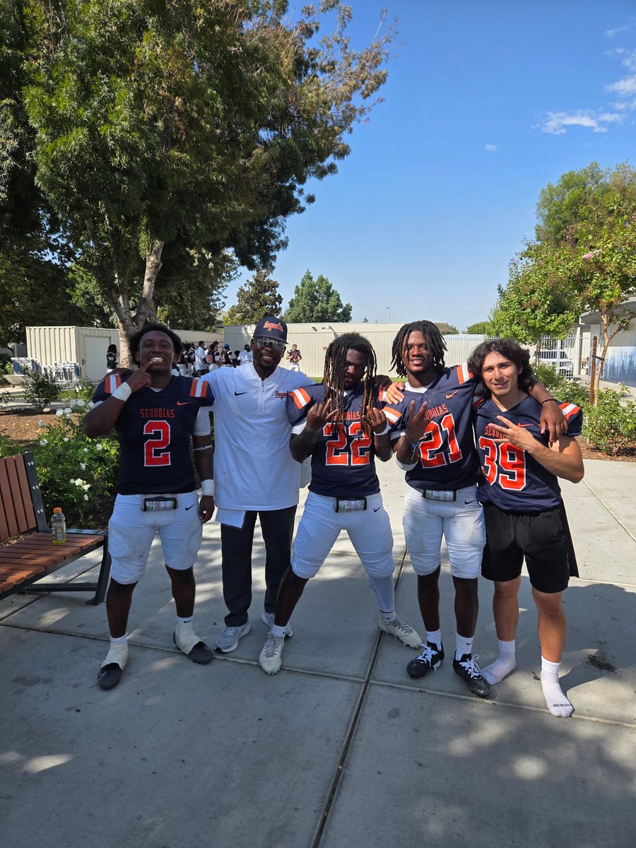 Big win against #2 rank team in California!!!!
<a href="/COSGIANTS_FB/">COS Giants Football</a> <a href="/DDAllDay0535/">DDAllDay</a> 
#Backsleadtheway