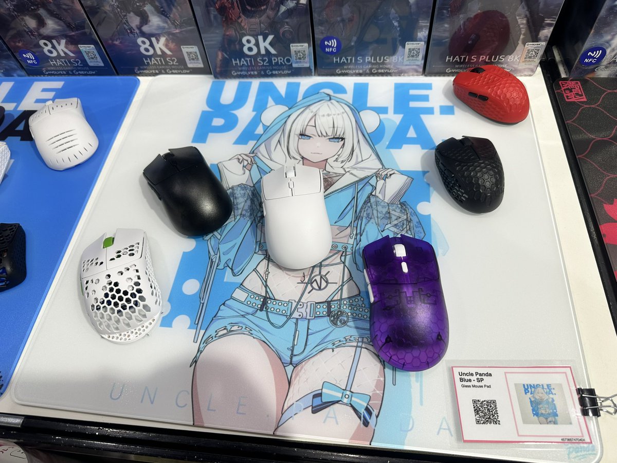 Kei0hirune's tweet image. マウスパッドもカワイイ！
あとこんなに小さいマウス初めてみた！！思ったより持ちやすくて驚いた！！

#Rabbit0