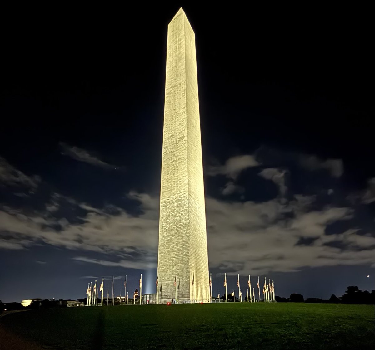 Beautiful night in Washington, D.C. ⁦<a href="/spann/">James Spann</a>⁩ ⁦<a href="/JoshWeather/">Josh Johnson</a>⁩