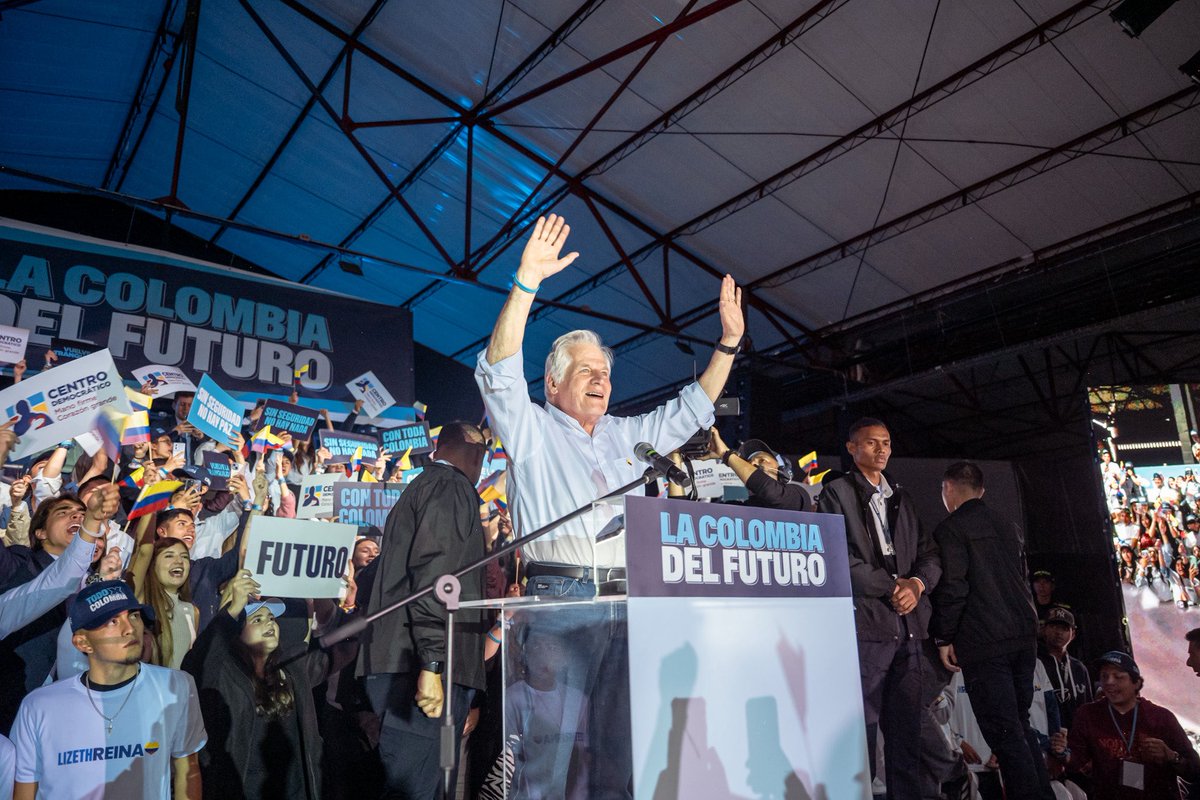 Los jóvenes son el presente y el futuro de Colombia. Hoy, unidos, hicimos HISTORIA. 

Miles de jóvenes reunidos con un mismo propósito: recuperar a Colombia. Este proyecto no es por mi, es por el futuro de todos ustedes. 

Vamos a trabajar juntos en un gobierno que les va