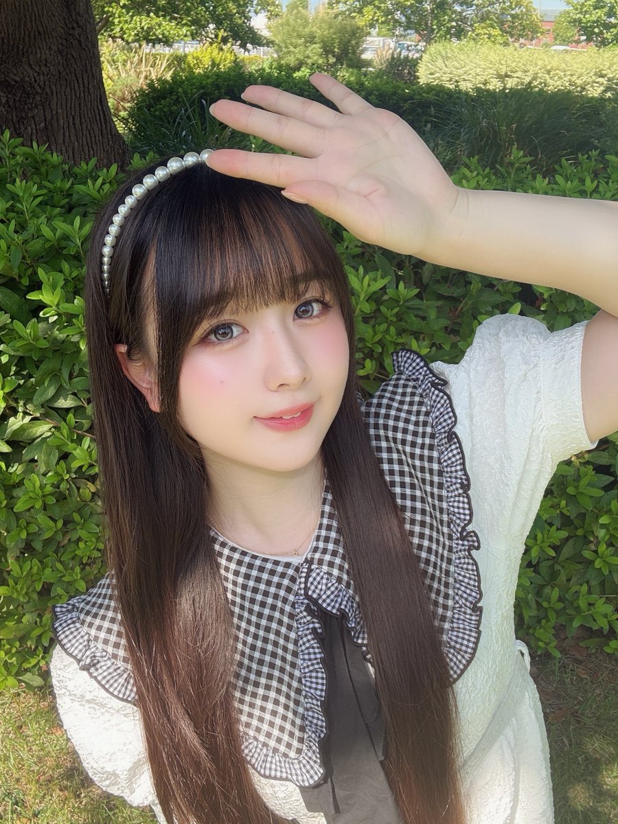 プリンセスまままく様 おはもも🍑 まぶし〜☀️✧︎*。 ピクニック日和だね🧺 ももと一緒に