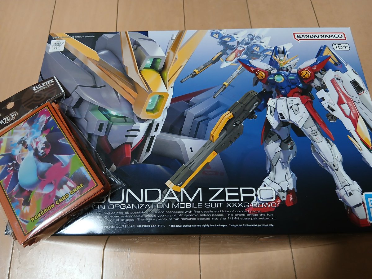 そういえば昨日ウイングゼロ買えた！1番好きなガンダムなのでとても嬉しい。あと一緒に来てくれたぶるーさんがメガリザスリーブ買ってくれた！