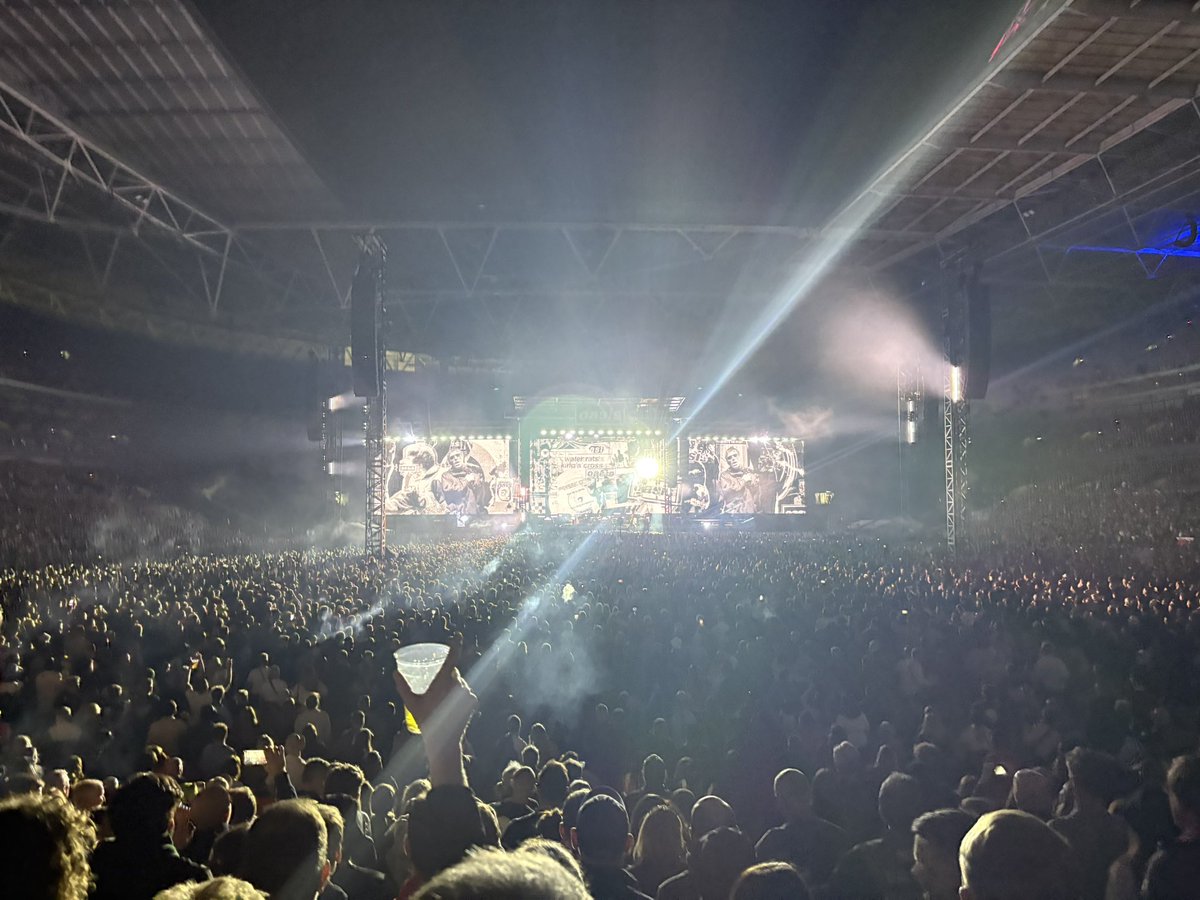 bedbox's tweet image. Oasis.  Wembley . See ya next year, said @liamgallagher 
Biblical
