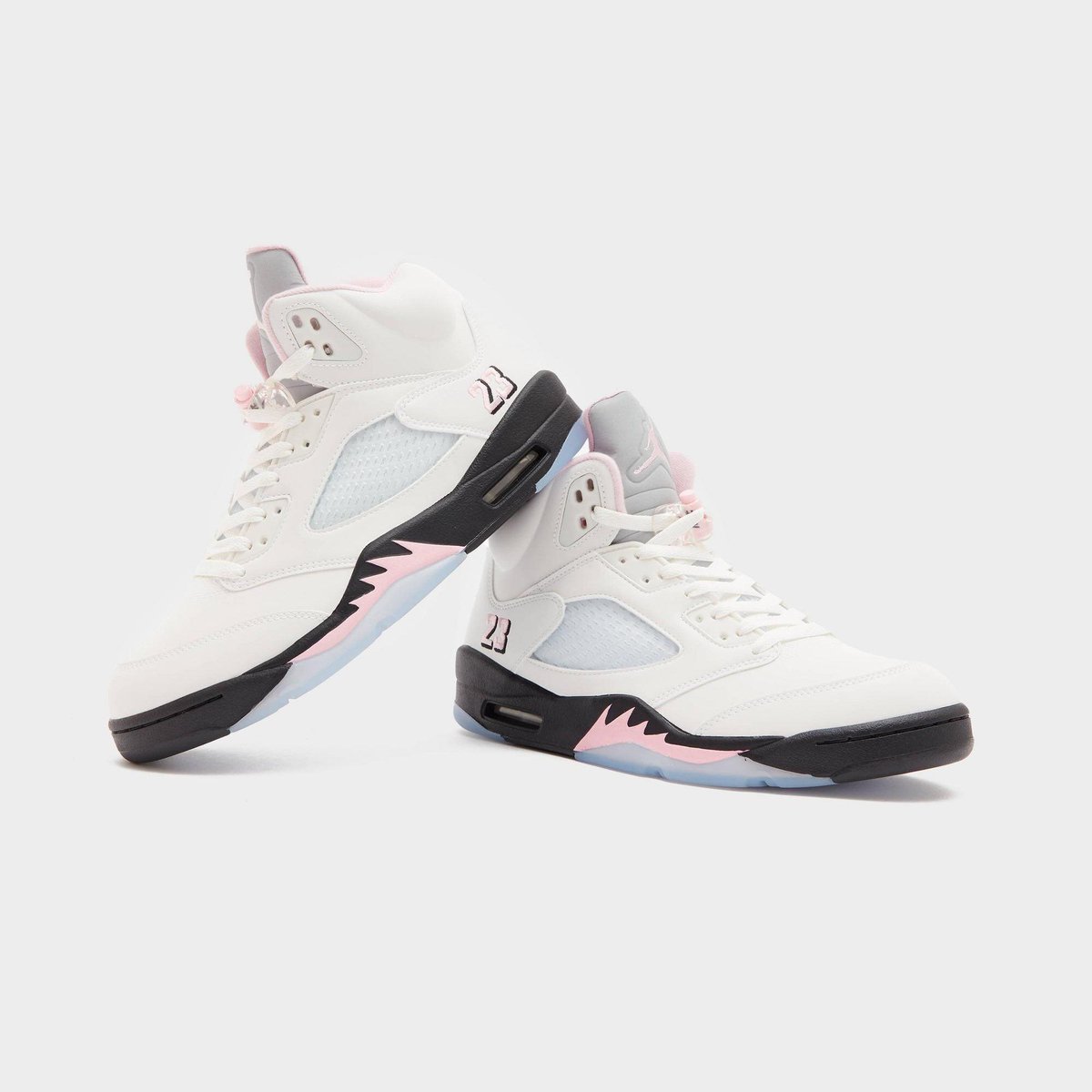 SneakerAlertHD's tweet photo. Air Jordan 5 Retro "Soft Pink" releases October 11th 🌸 https://t.co/86REA4Pedd