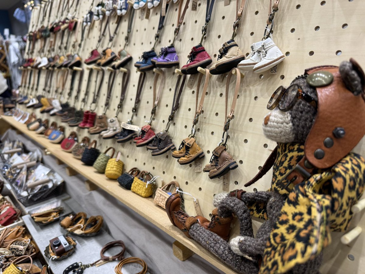 小倉ハンドメイドマルシェ2日目最終日✨️
その都度補充しているので、オビツブーツは完売のカーキブーツ以外は元通りになっています！笑
アクセサリーもたくさんあります😊
今日も17時までお待ちしております🥰
 #小倉ハンドメイドマルシェ
西日本総合展示場新館 A-101.102ブース