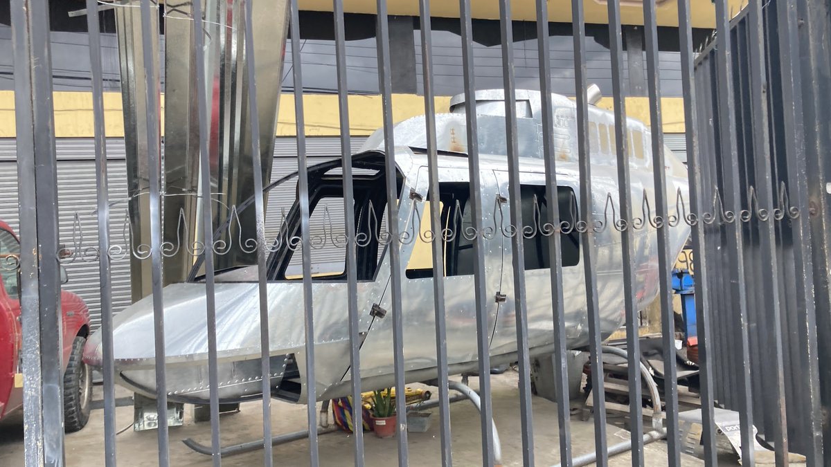 arbeitandy's tweet photo. #SomethingInTheWay Cuenca, Hwy Pan-America
the only way to get out from the front yard is to fly 😃
(it possibly took the owner half to one year to craft this airplane, so just don't fly yet) https://t.co/qgGKrmbndY