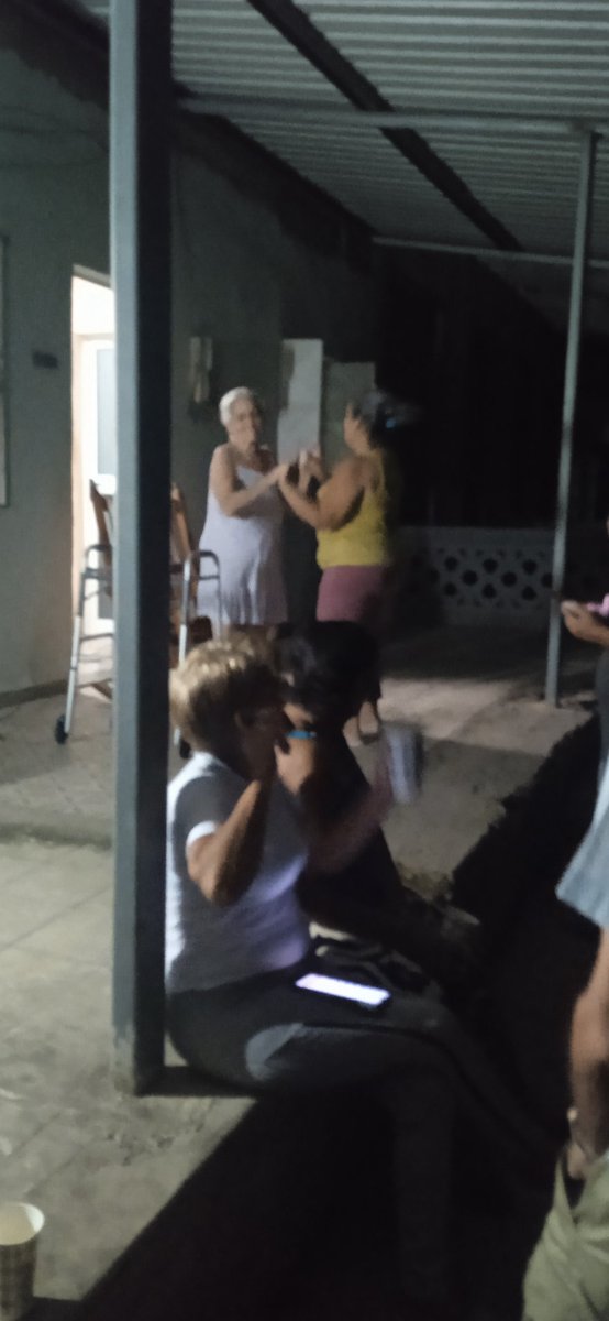 El enemigo nos bloquea pero no va eliminar nuestra cubanos, entre todos podemos lograrlo, aquí esperando el 65 aniversario de los CDR, CDR#6 Circ 18 
#JuntosPorMayabeque 
<a href="/GHNordelo5/">Gerardo Hdez. Nordelo</a> 
<a href="/edelso_ramos/">Edelso Ramos Linares</a> 
<a href="/DiazCanelB/">Miguel Díaz-Canel Bermúdez</a>